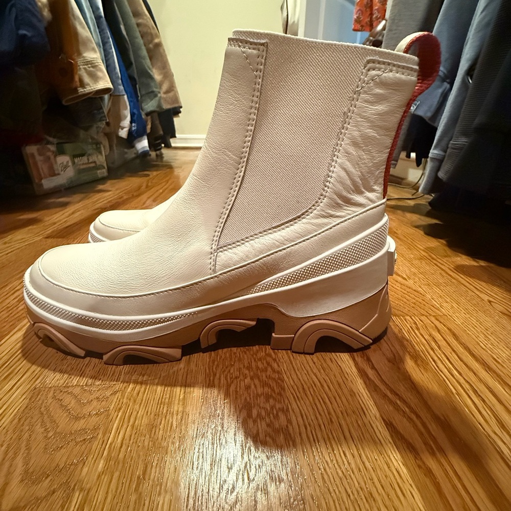 Sorel Cream and Tan Winter Boots